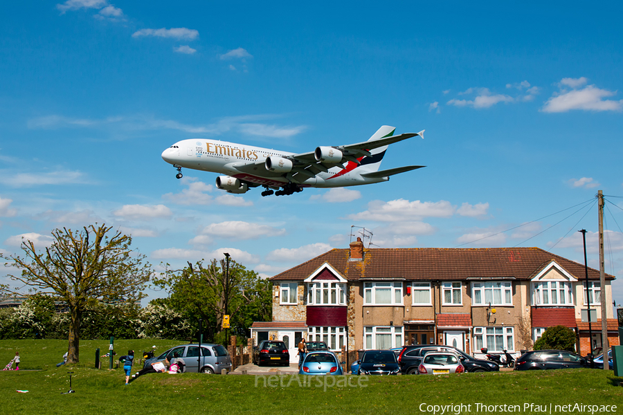 Emirates Airbus A380-861 (A6-EDD) | Photo 142565