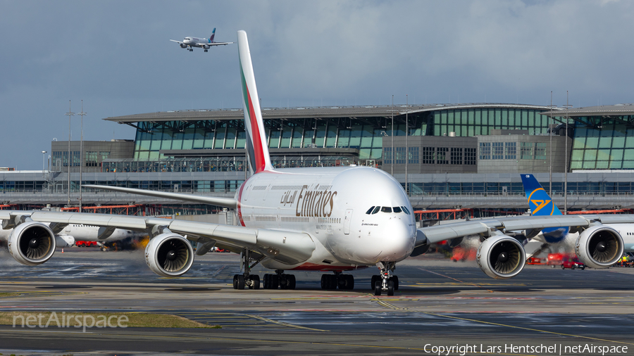 Emirates Airbus A380-861 (A6-EDV) | Photo 529370