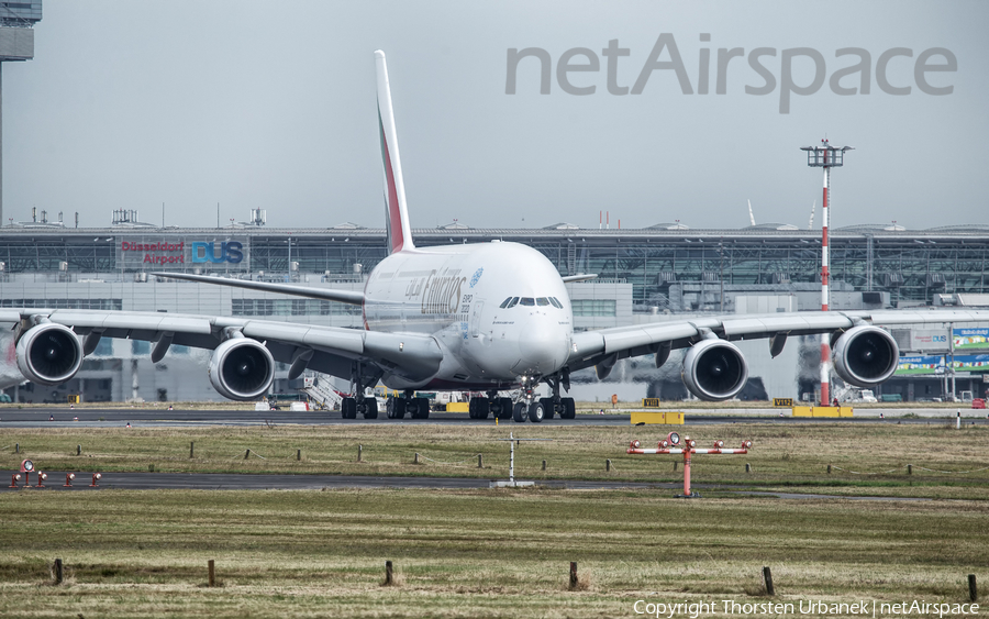 Emirates Airbus A380-861 (A6-EEA) | Photo 124384