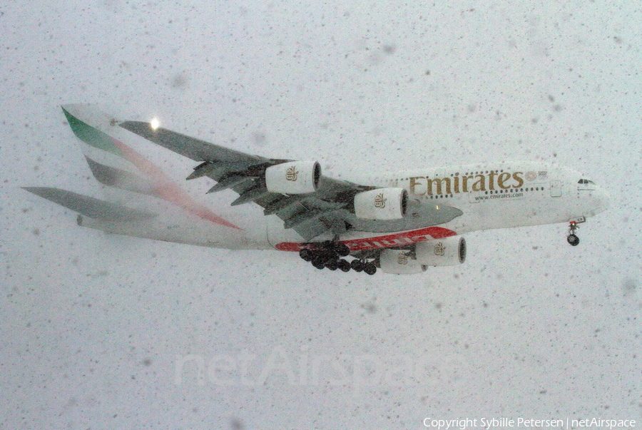 Emirates Airbus A380-861 (A6-EEB) | Photo 202546