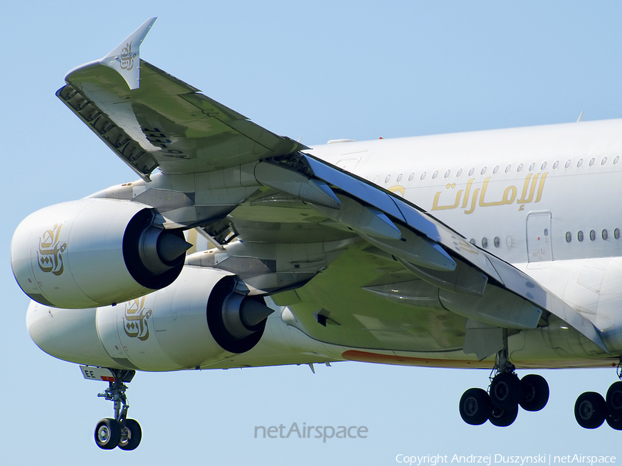 Emirates Airbus A380-861 (A6-EEE) | Photo 188634