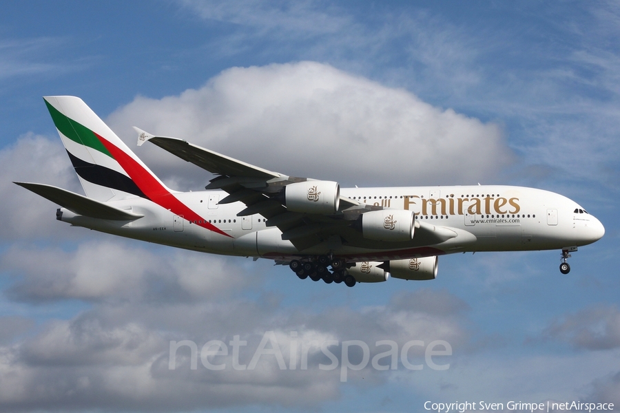 Emirates Airbus A380-861 (A6-EEH) | Photo 530207