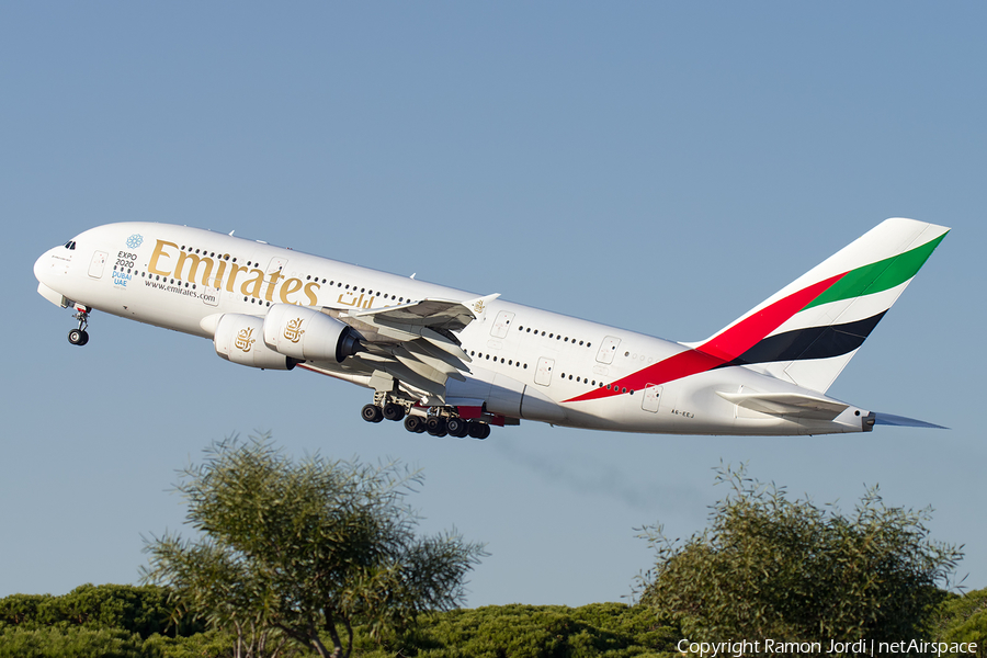Emirates Airbus A380-861 (A6-EEJ) | Photo 203812