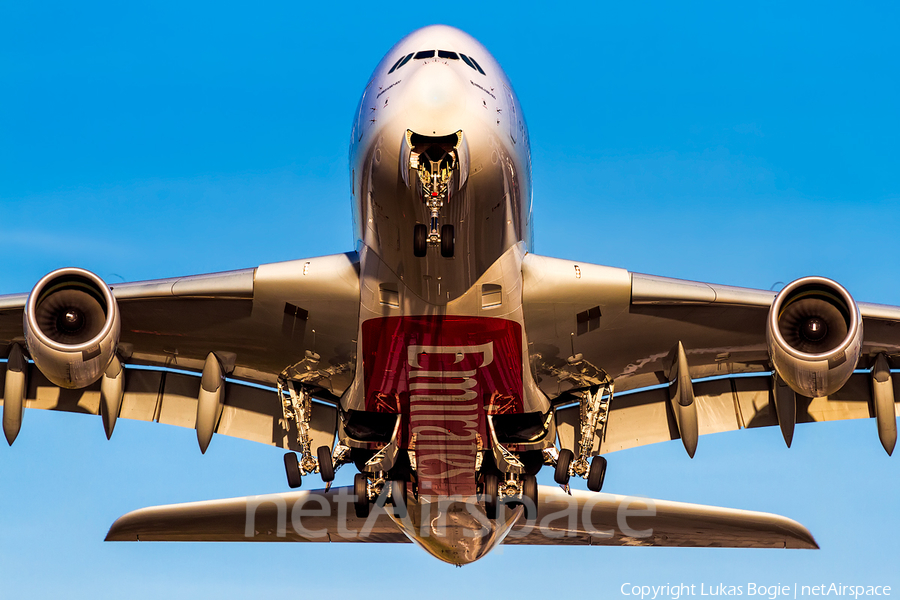 Emirates Airbus A380-861 (A6-EES) | Photo 178238