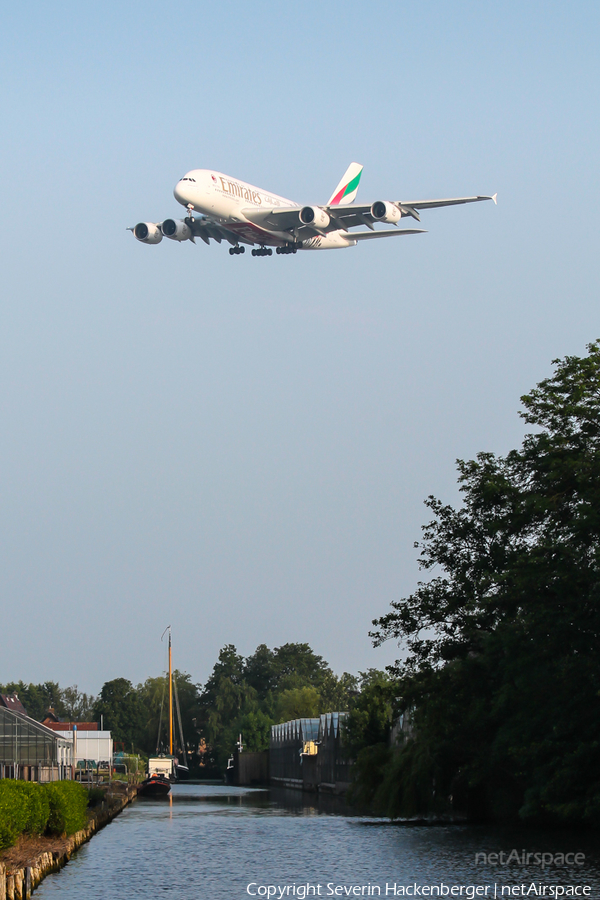 Emirates Airbus A380-861 (A6-EET) | Photo 201364