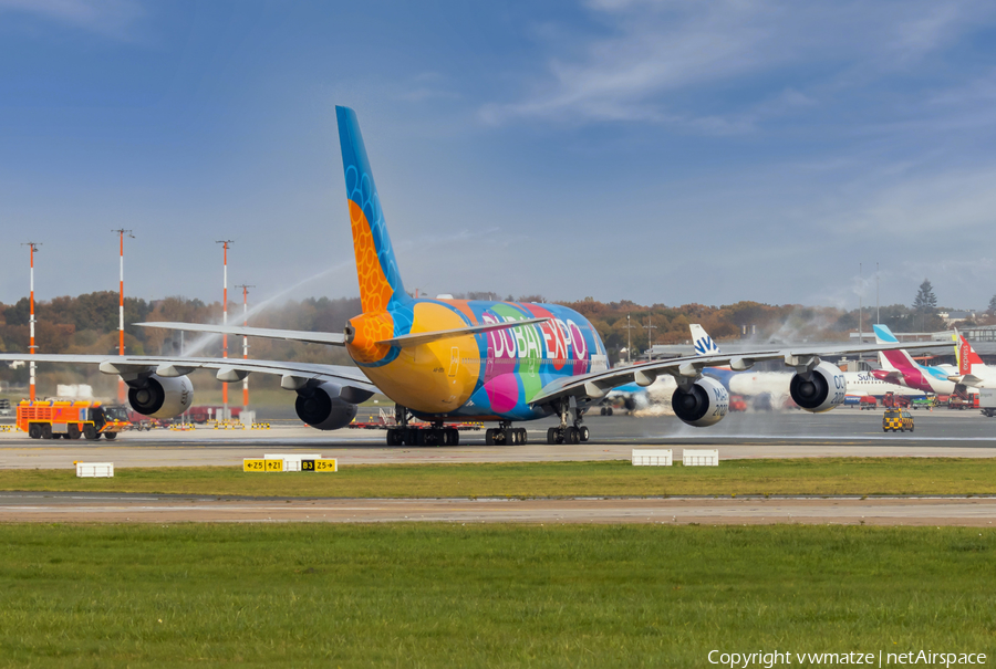 Emirates Airbus A380-861 (A6-EEU) | Photo 478569