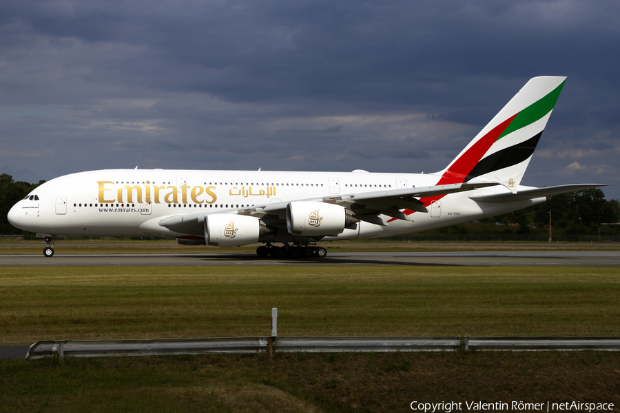 Emirates Airbus A380-861 (A6-EEZ) | Photo 516346
