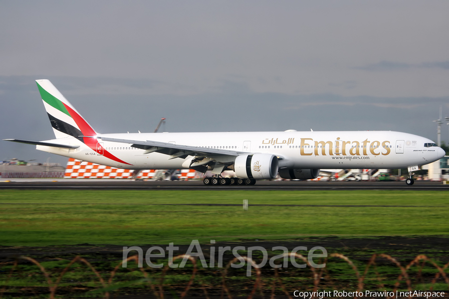 Emirates Boeing 777-31H(ER) (A6-EGA) | Photo 369851