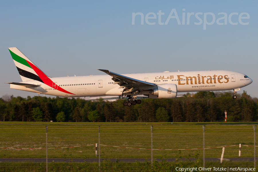 Emirates Boeing 777-31H(ER) (A6-EGA) | Photo 107657