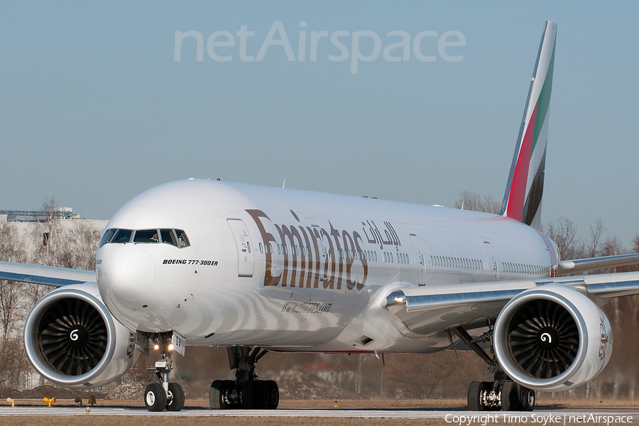 Emirates Boeing 777-31H(ER) (A6-EGA) | Photo 20105