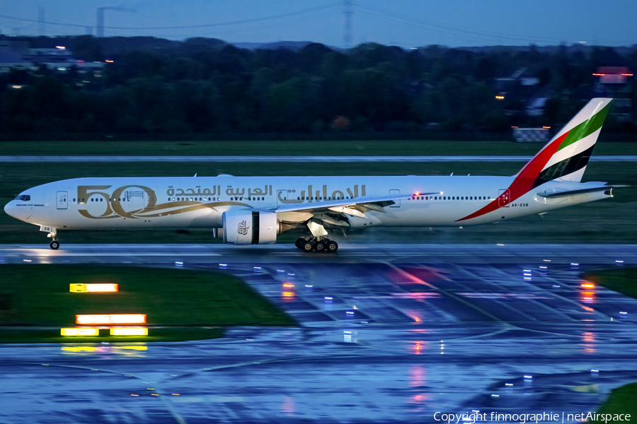 Emirates Boeing 777-31H(ER) (A6-EGB) | Photo 477382