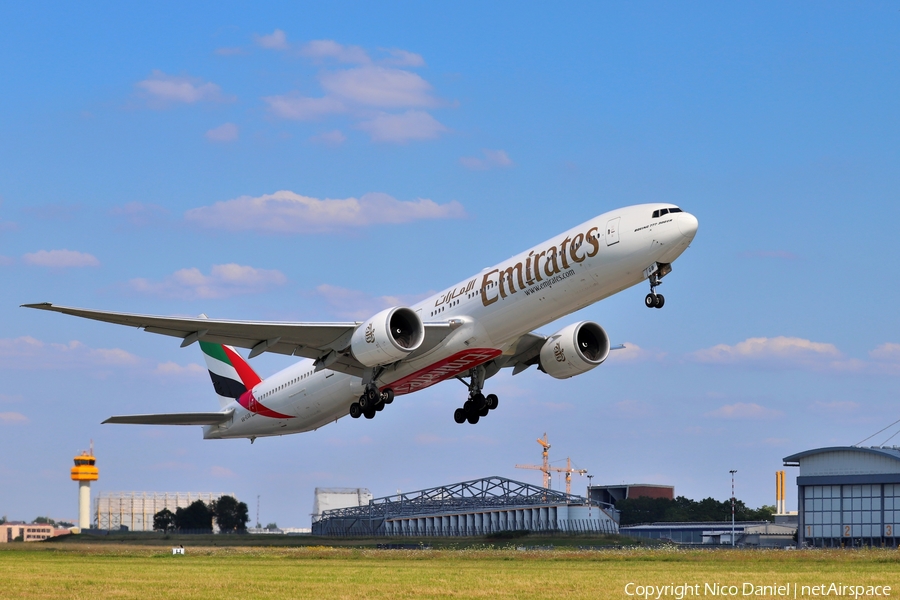 Emirates Boeing 777-31H(ER) (A6-EGB) | Photo 632862