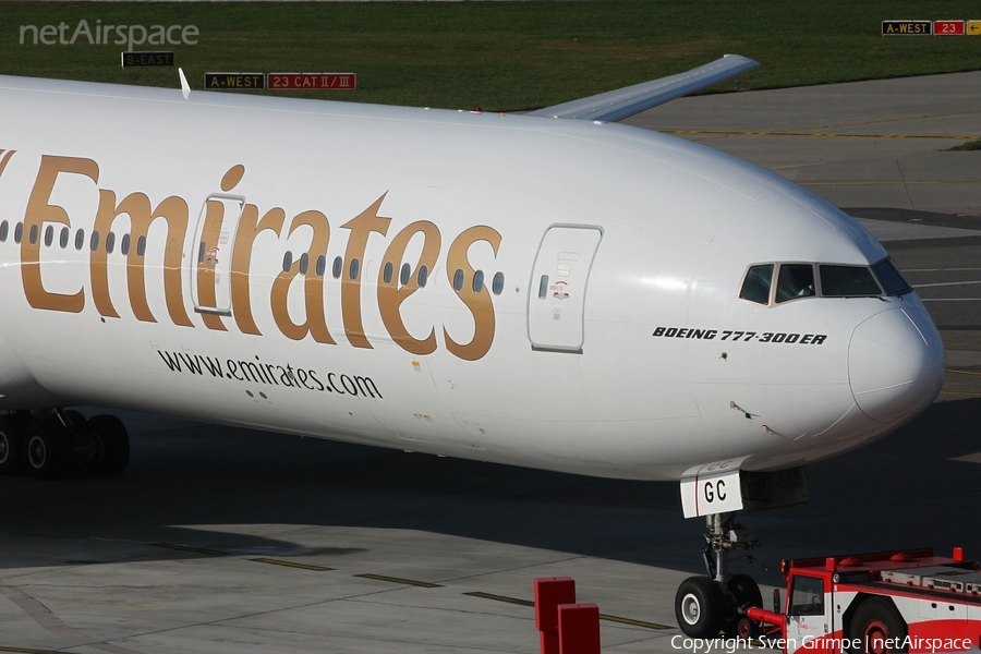 Emirates Boeing 777-31H(ER) (A6-EGC) | Photo 33126