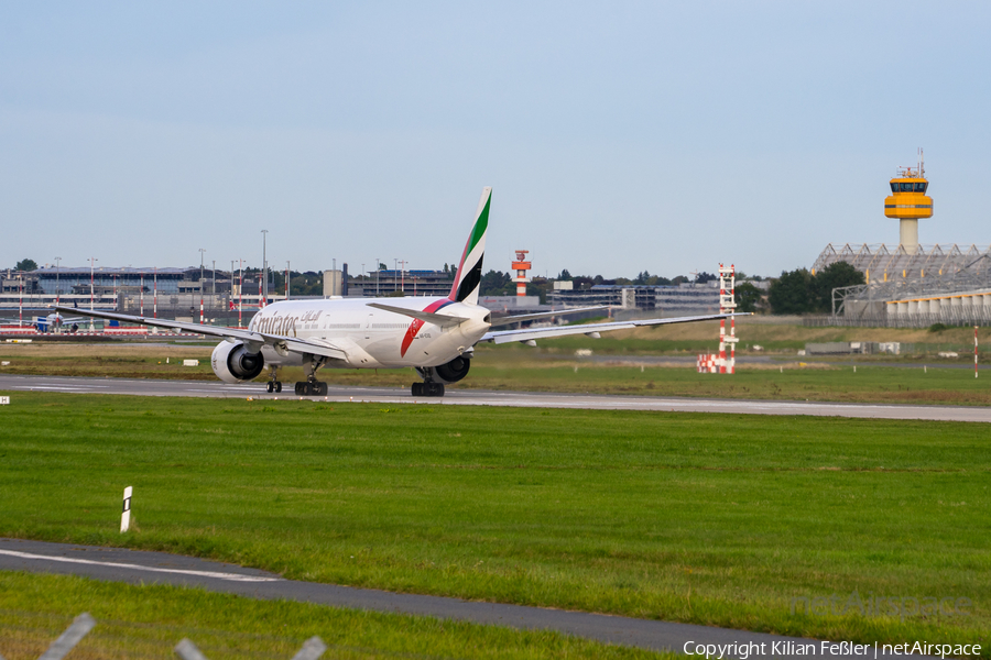 Emirates Boeing 777-31H(ER) (A6-EGD) | Photo 415576