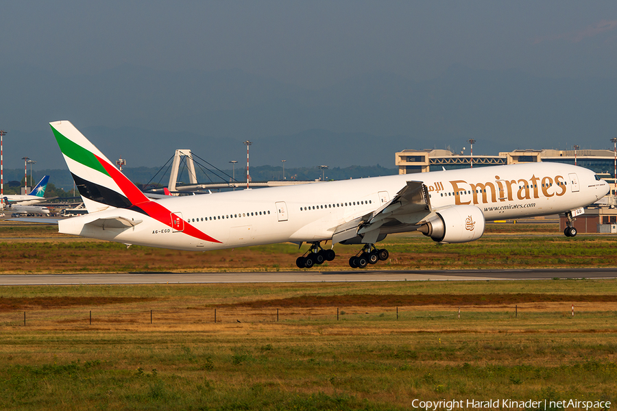 Emirates Boeing 777-31H(ER) (A6-EGD) | Photo 289547