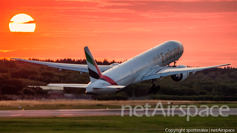 Emirates Boeing 777-31H(ER) (A6-EGE) | Photo 110784