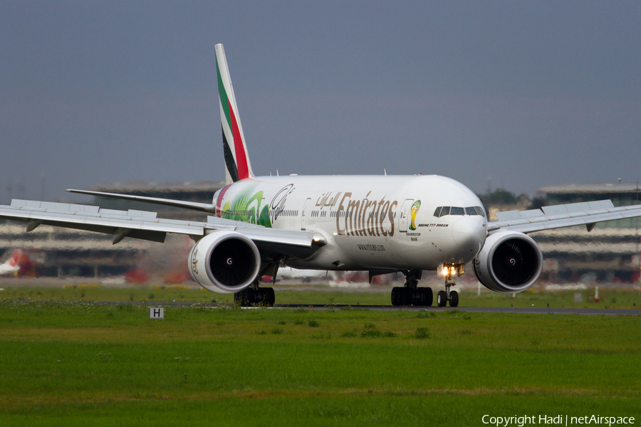 Emirates Boeing 777-31H(ER) (A6-EGE) | Photo 53456