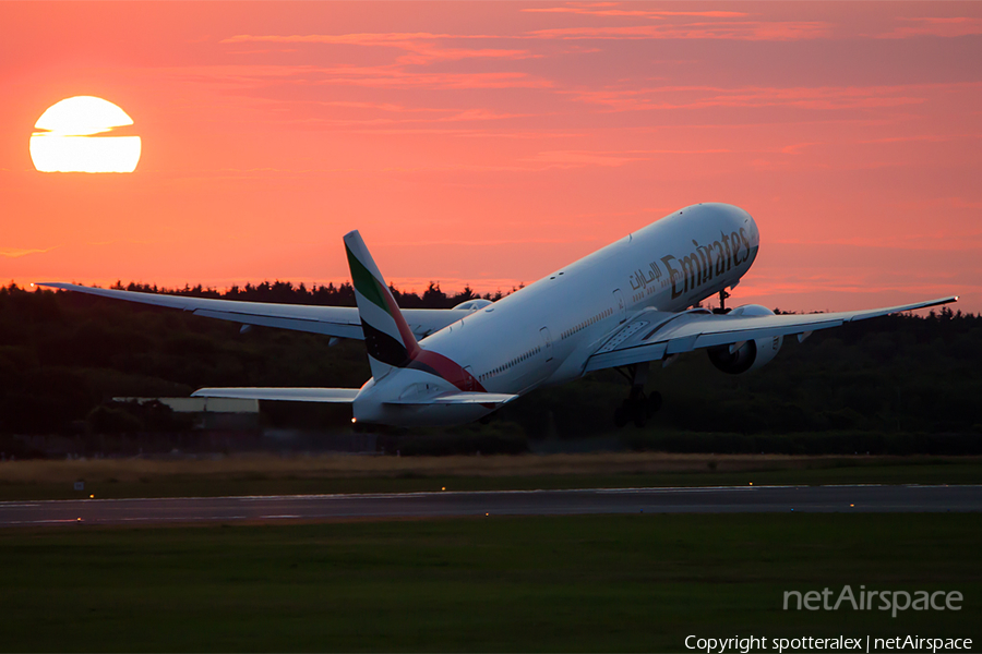 Emirates Boeing 777-31H(ER) (A6-EGE) | Photo 79830
