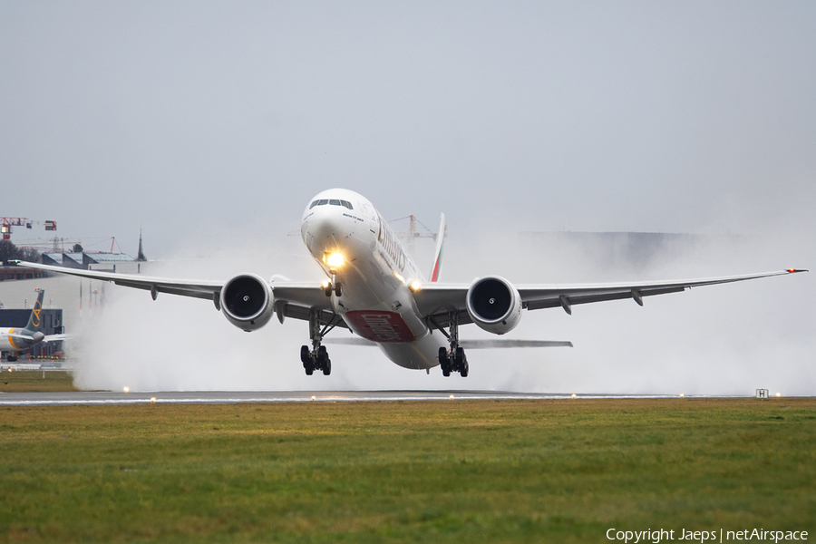 Emirates Boeing 777-31H(ER) (A6-EGF) | Photo 421720