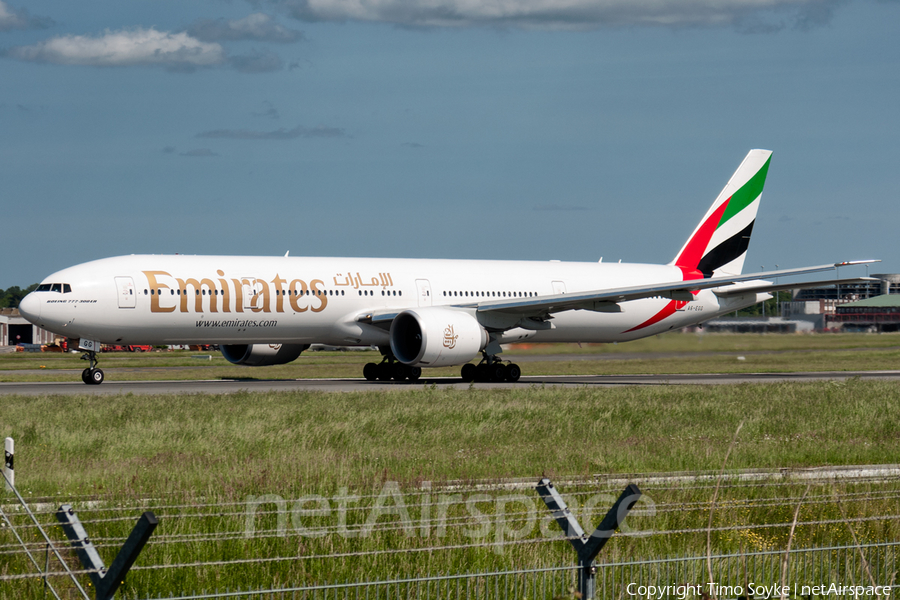 Emirates Boeing 777-31H(ER) (A6-EGG) | Photo 27041