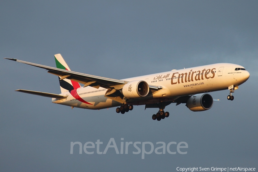 Emirates Boeing 777-31H(ER) (A6-EGH) | Photo 74054
