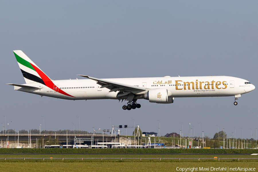 Emirates Boeing 777-31H(ER) (A6-EGJ) | Photo 505121