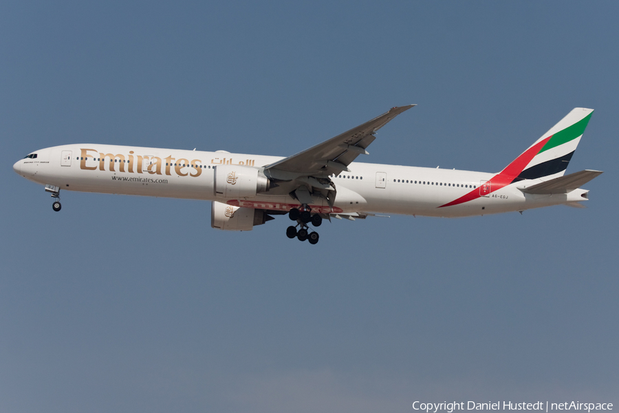 Emirates Boeing 777-31H(ER) (A6-EGJ) | Photo 415600