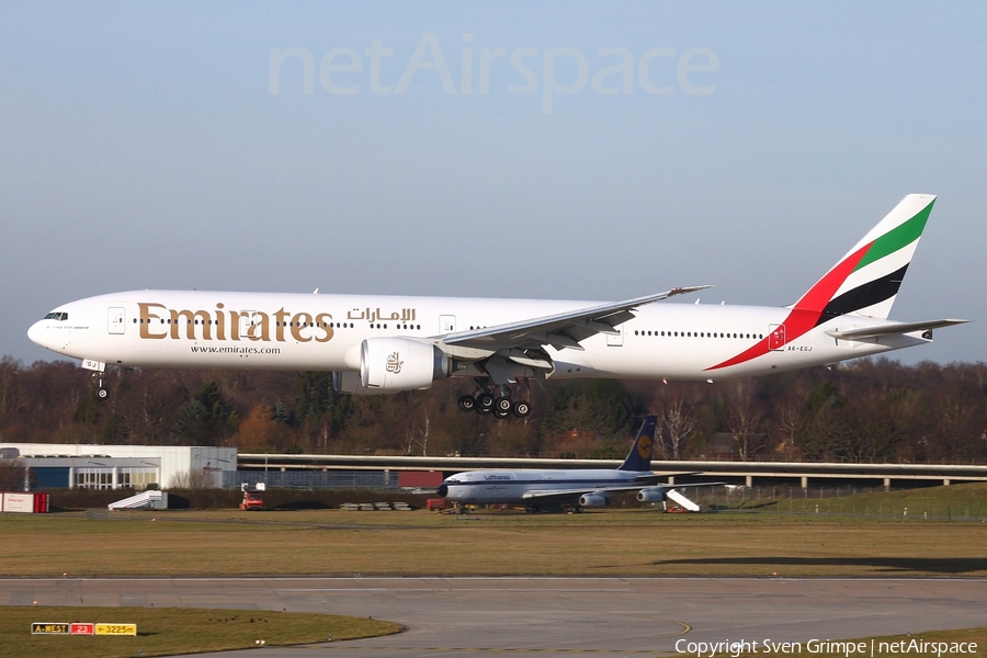 Emirates Boeing 777-31H(ER) (A6-EGJ) | Photo 36177