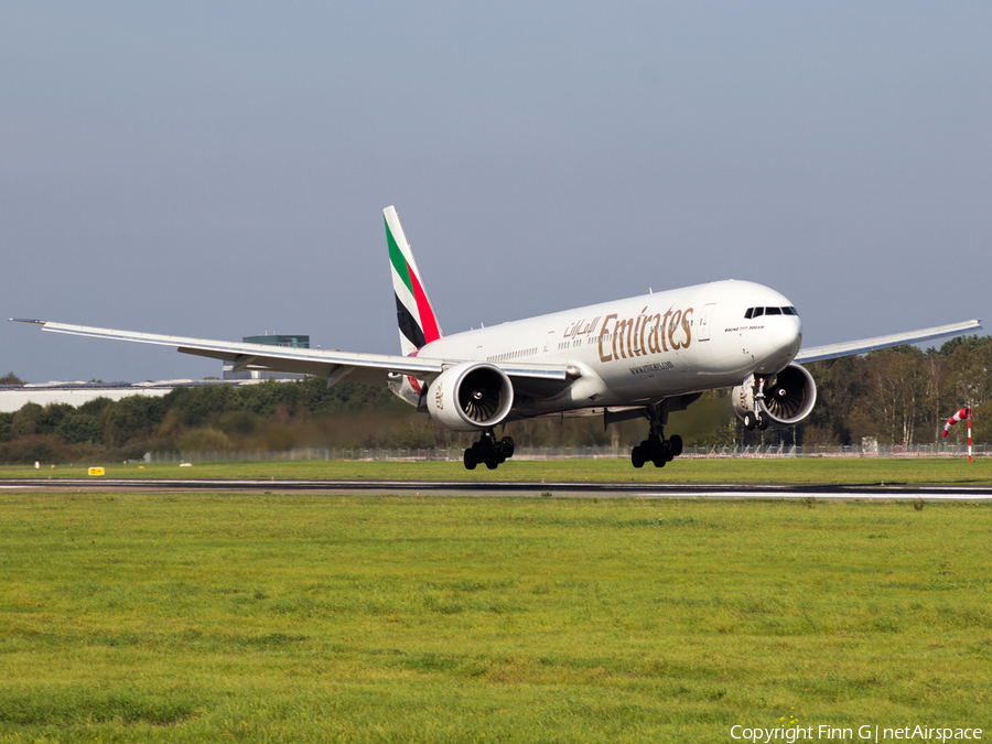 Emirates Boeing 777-31H(ER) (A6-EGJ) | Photo 57831