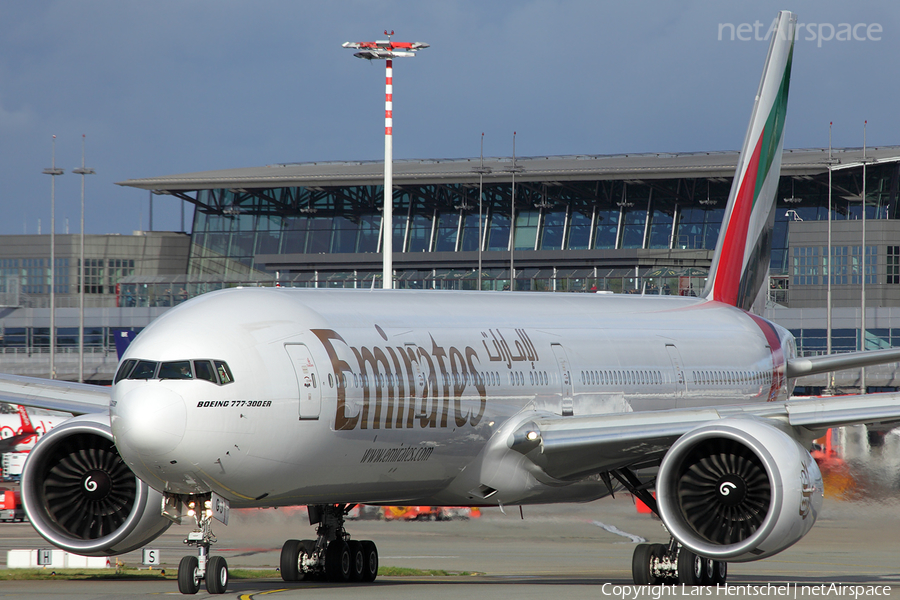 Emirates Boeing 777-31H(ER) (A6-EGJ) | Photo 59153