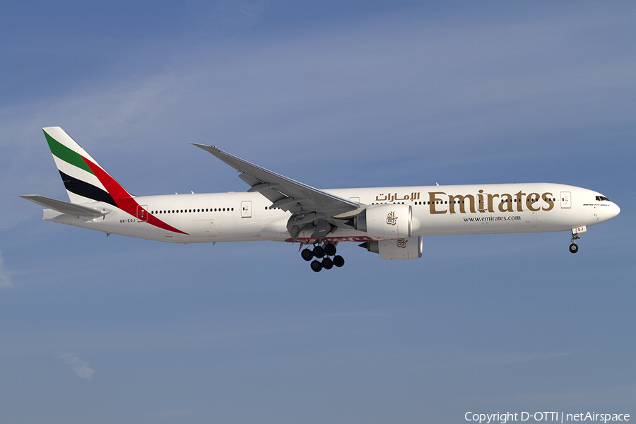 Emirates Boeing 777-31H(ER) (A6-EGJ) | Photo 375606