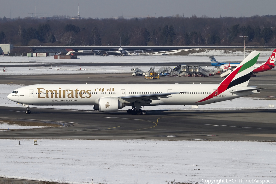 Emirates Boeing 777-31H(ER) (A6-EGJ) | Photo 401657