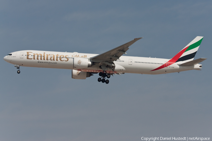 Emirates Boeing 777-31H(ER) (A6-EGK) | Photo 415601