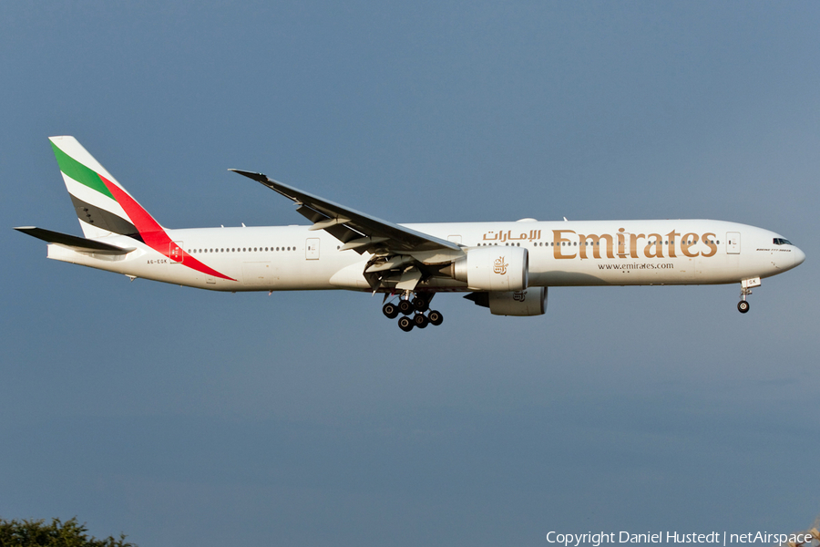 Emirates Boeing 777-31H(ER) (A6-EGK) | Photo 502194