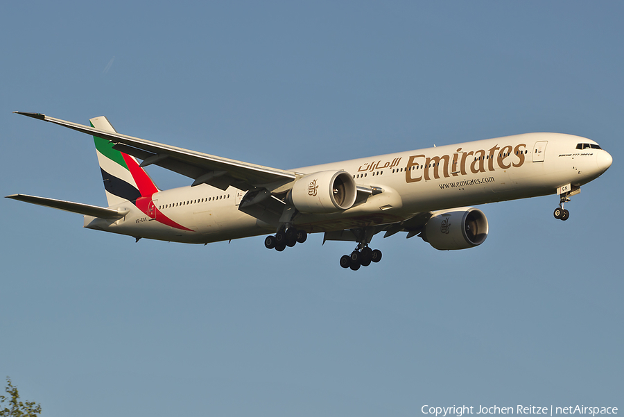 Emirates Boeing 777-31H(ER) (A6-EGK) | Photo 28432