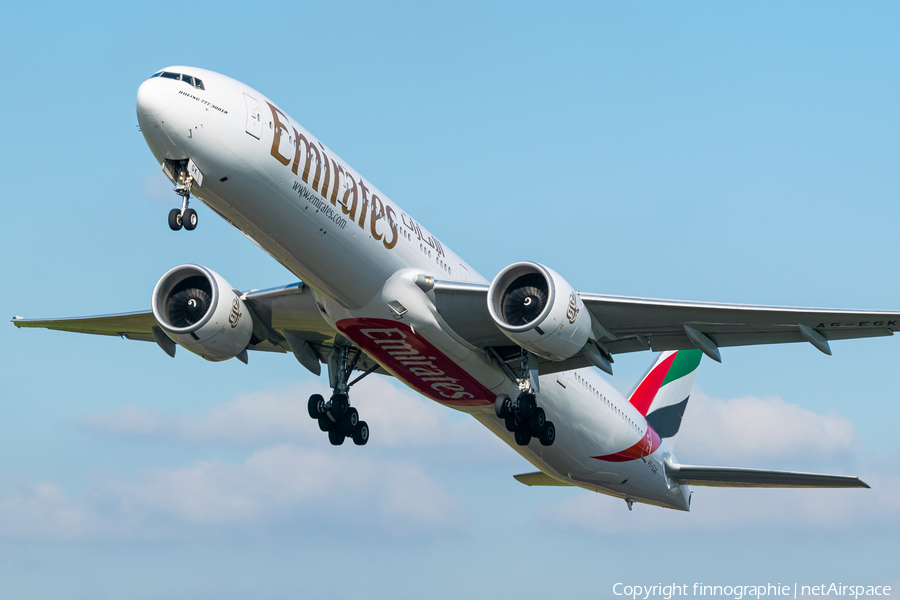 Emirates Boeing 777-31H(ER) (A6-EGK) | Photo 475146