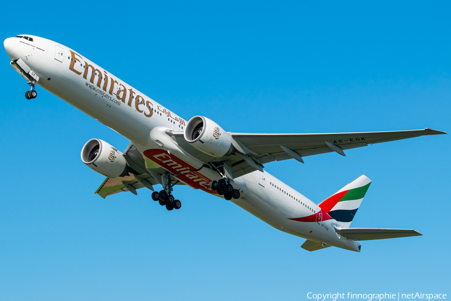 Emirates Boeing 777-31H(ER) (A6-EGK) | Photo 475147