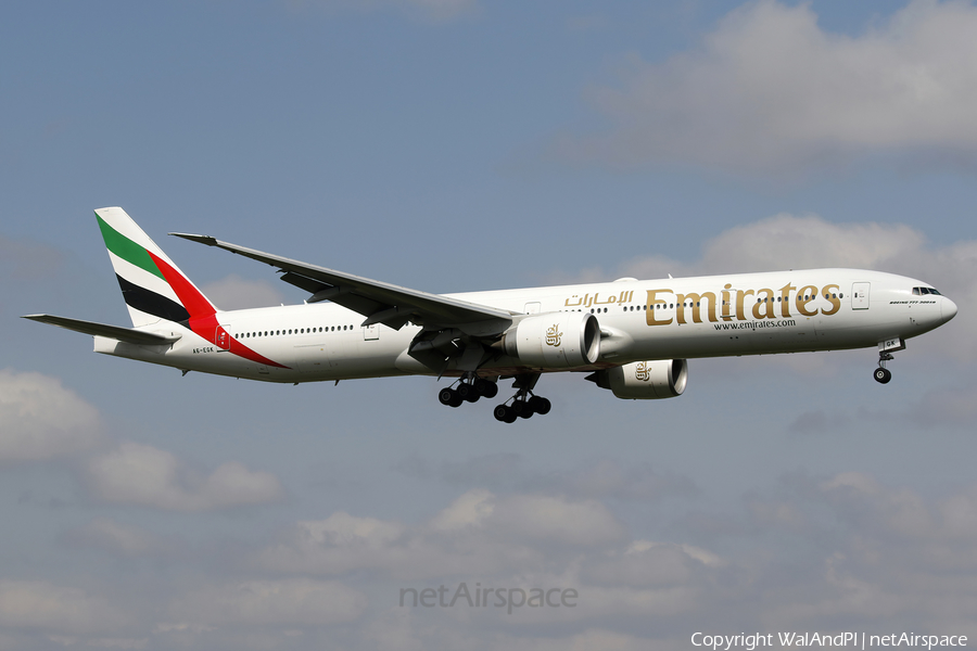 Emirates Boeing 777-31H(ER) (A6-EGK) | Photo 563617