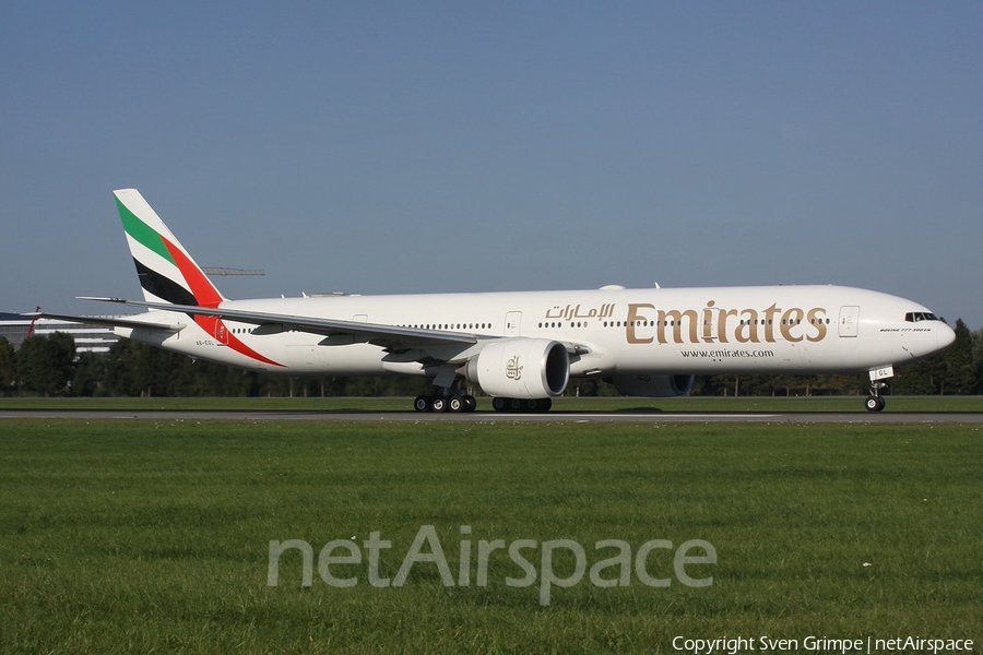 Emirates Boeing 777-31H(ER) (A6-EGL) | Photo 124136