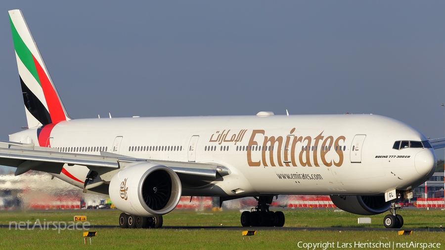 Emirates Boeing 777-31H(ER) (A6-EGL) | Photo 177675