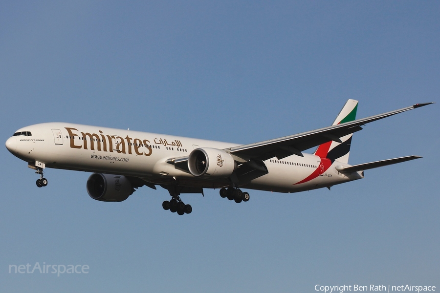 Emirates Boeing 777-31H(ER) (A6-EGM) | Photo 34222