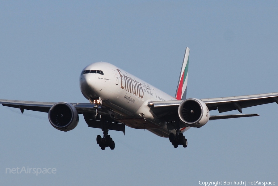 Emirates Boeing 777-31H(ER) (A6-EGM) | Photo 37105