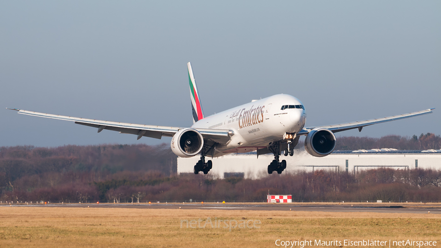 Emirates Boeing 777-31H(ER) (A6-EGO) | Photo 142331
