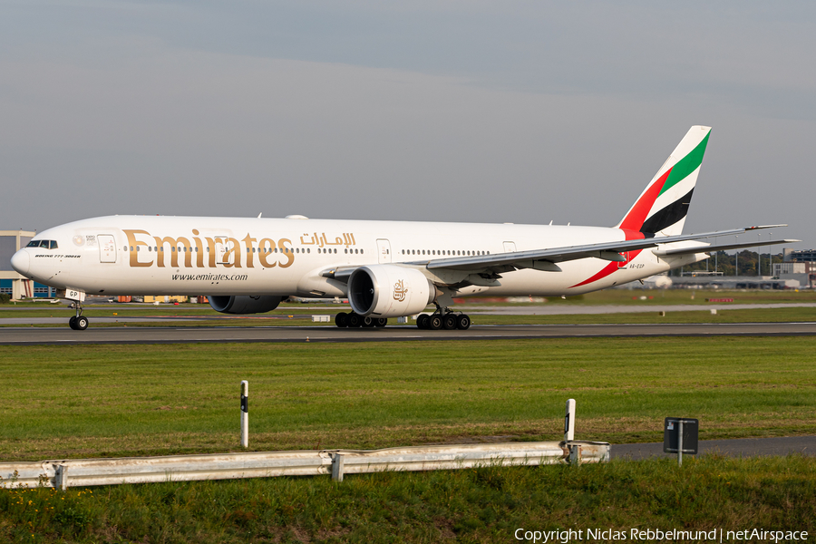 Emirates Boeing 777-31H(ER) (A6-EGP) | Photo 349183