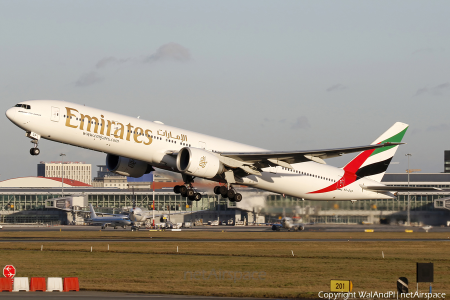 Emirates Boeing 777-31H(ER) (A6-EGP) | Photo 542583