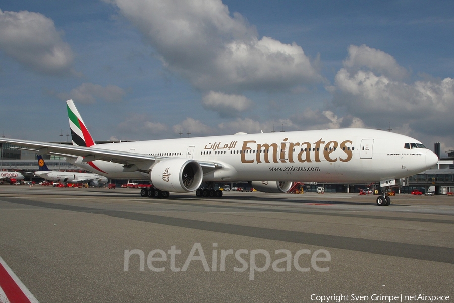 Emirates Boeing 777-31H(ER) (A6-EGQ) | Photo 82954