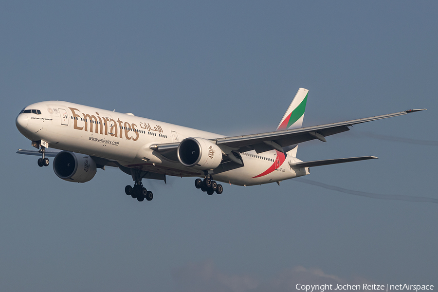 Emirates Boeing 777-31H(ER) (A6-EGR) | Photo 345804
