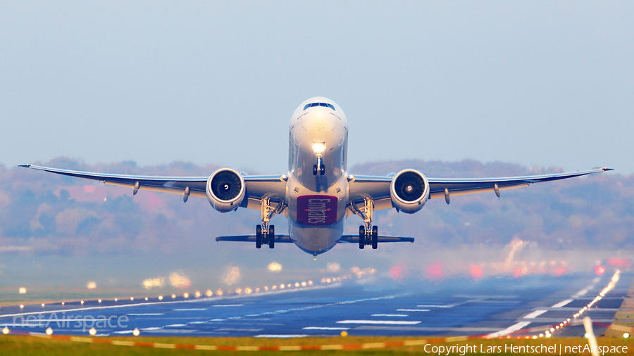 Emirates Boeing 777-31H(ER) (A6-EGR) | Photo 130769