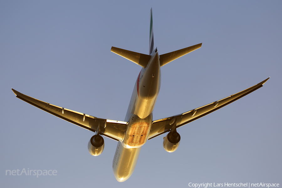 Emirates Boeing 777-31H(ER) (A6-EGR) | Photo 130770