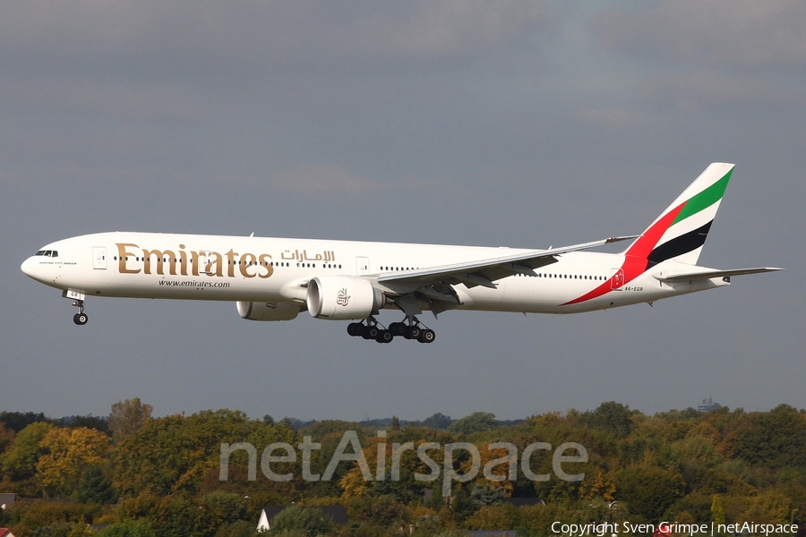 Emirates Boeing 777-31H(ER) (A6-EGR) | Photo 32527